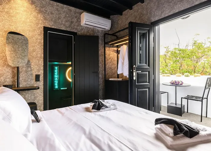 She Mykonos Boutique 3*